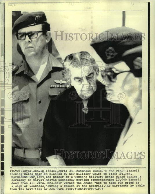 1974 Press Photo Israel's Golda Meir and others remember Israel's war dead-Historic Images