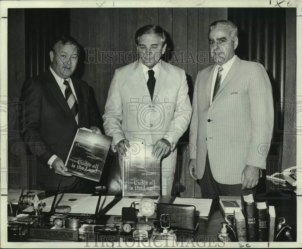 1970 Louisiana Officials Celebrate Realtor Week - Historic Images