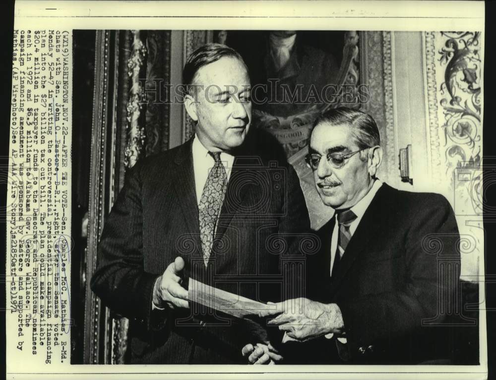 1971 Senators Mathia and Pastore chat in Washington - Historic Images