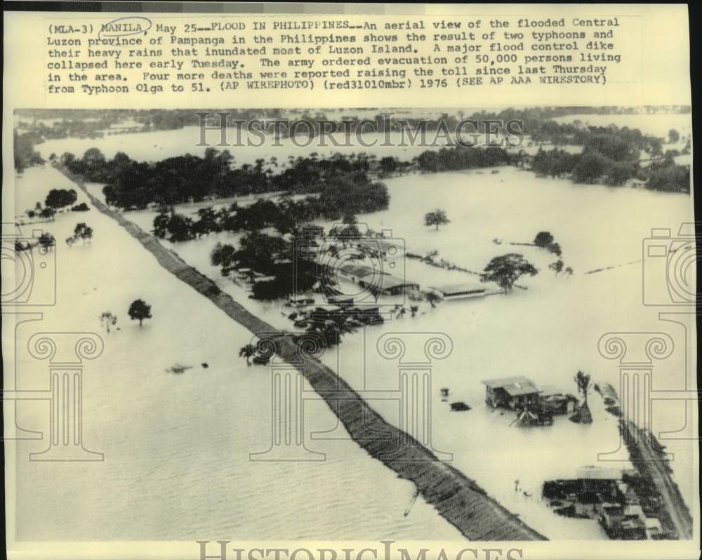 1976 Aerial view of flooded Central Luzon in Philippines. - Historic Images