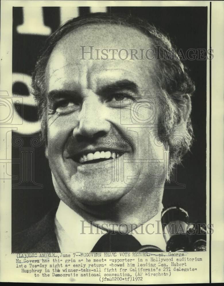 1972 Press Photo Senator George McGovern with California supporters. - Historic Images