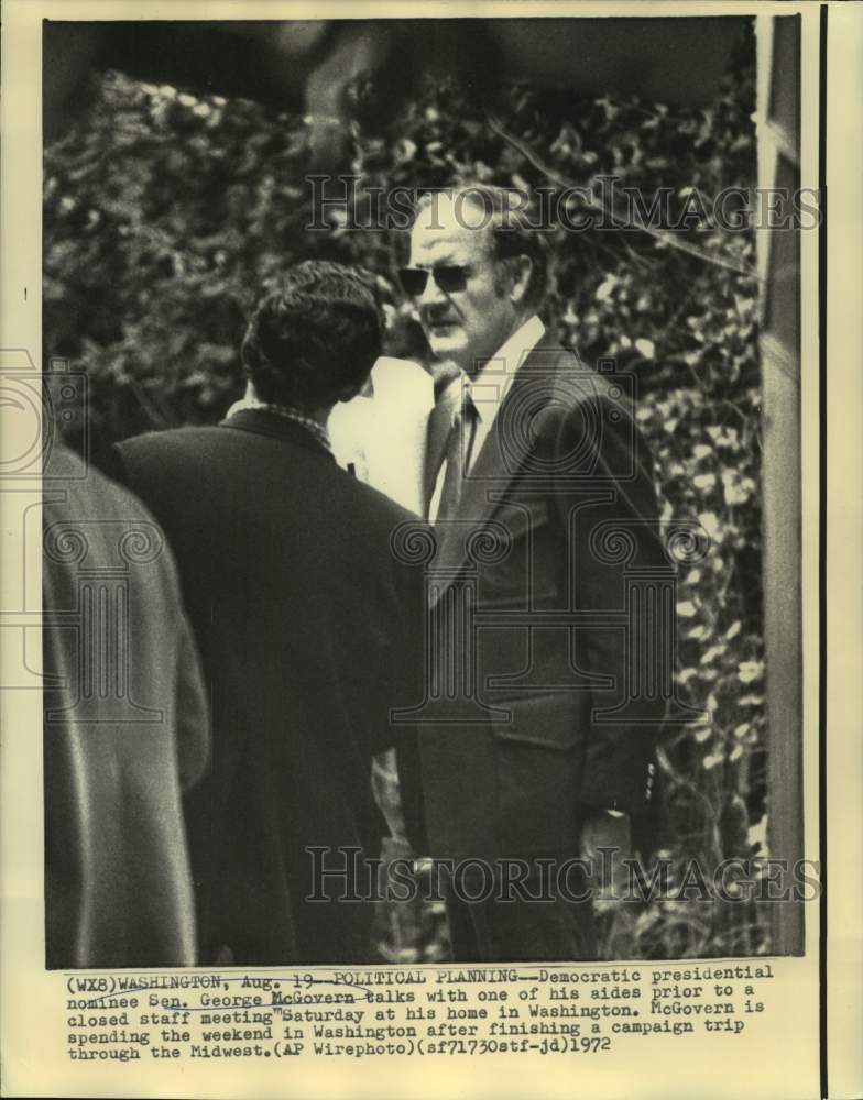 1972 Presidential nominee McGovern and aide at Washington home - Historic Images