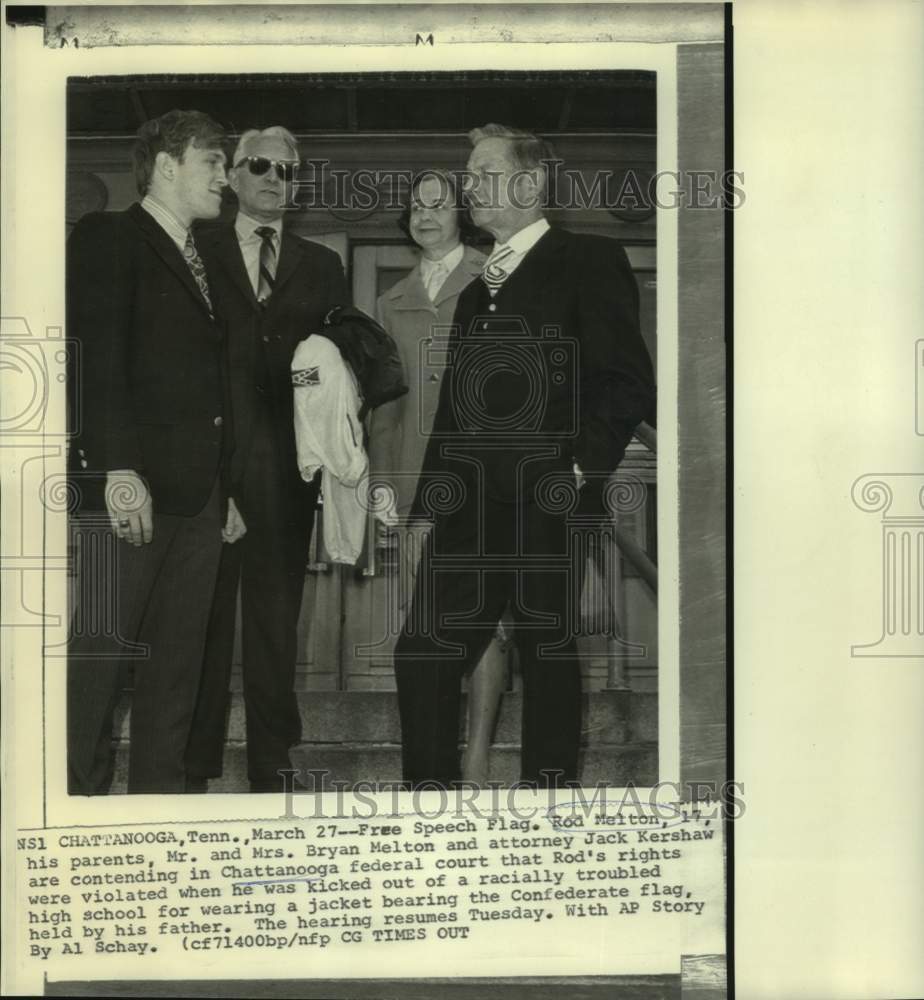 1971 Rod Melton with parents and attorney at Chattanooga court - Historic Images