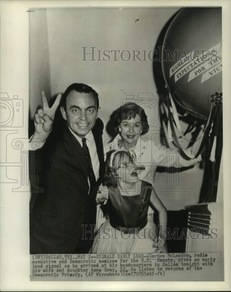 1964 Press Photo Senate Democratic nominee Gordon McLendon with family in Texas-Historic Images