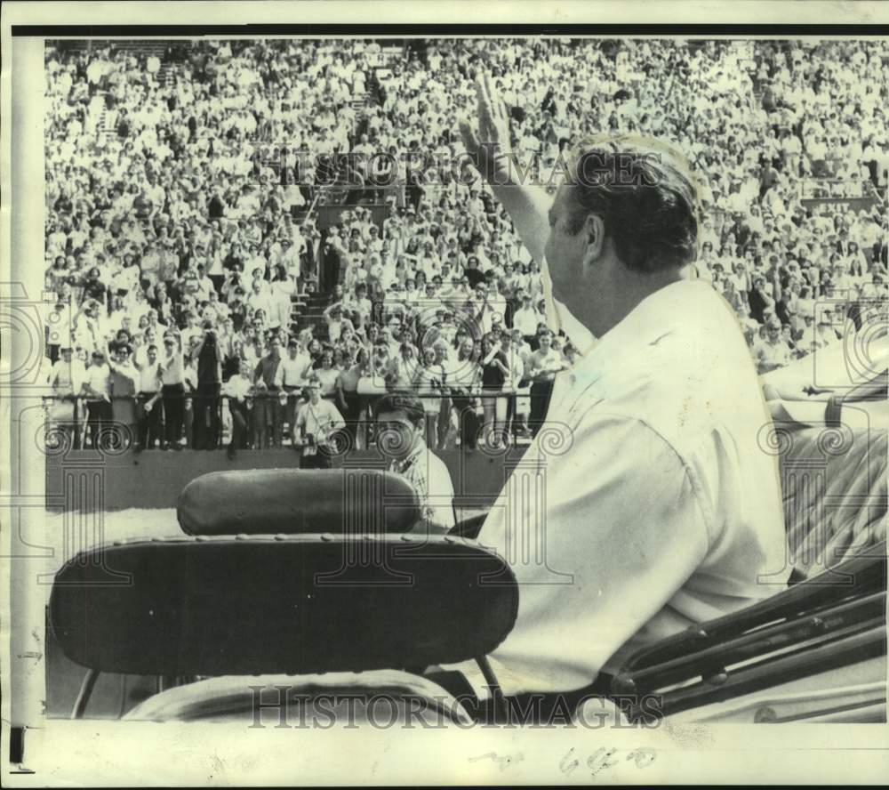 1969 Comedian Jackie Gleason speaks at teenage rally in Miami, FL-Historic Images