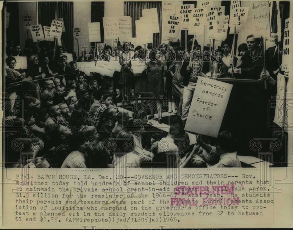 1966 Private school demonstration at Governor McKeithen&#39;s office - Historic Images