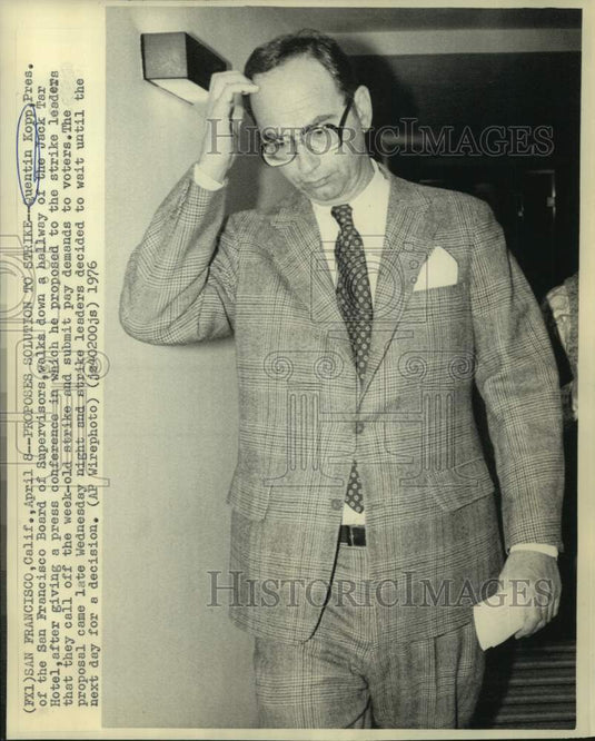 1976 Press Photo San Francisco Board President Quentin Kopp at Jack Tar Hotel - Historic Images