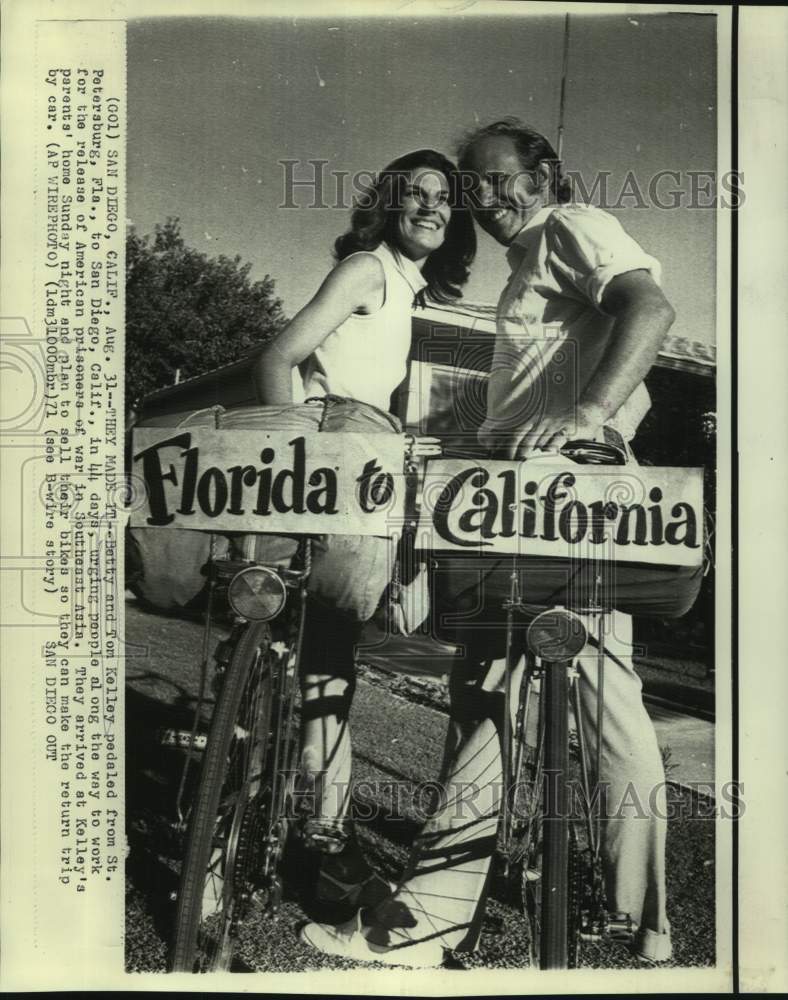 1971 Press Photo Betty and Tom Kelley biked Florida to California in 44 days - Historic Images