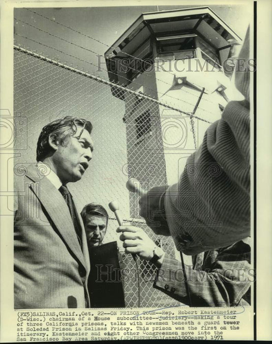 1971 Press Photo Representative Kastenmeier with newmen on his prison tour in CA - Historic Images