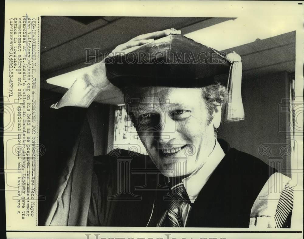 1971 New York Mayor Lindsay prepare for St. Anselm&#39;s commencement - Historic Images