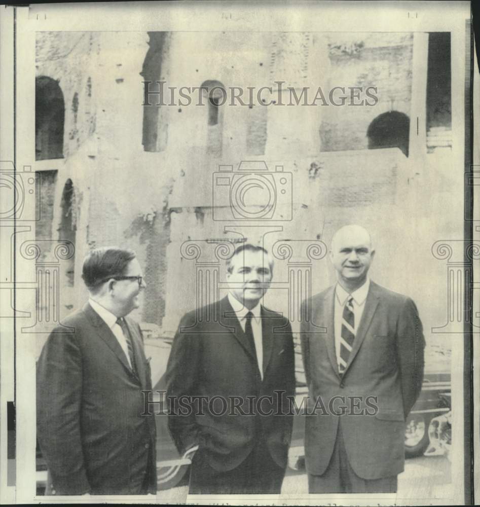 1968 Louisiana Governor McKeithen and aids visit Via Veneto in Rome - Historic Images