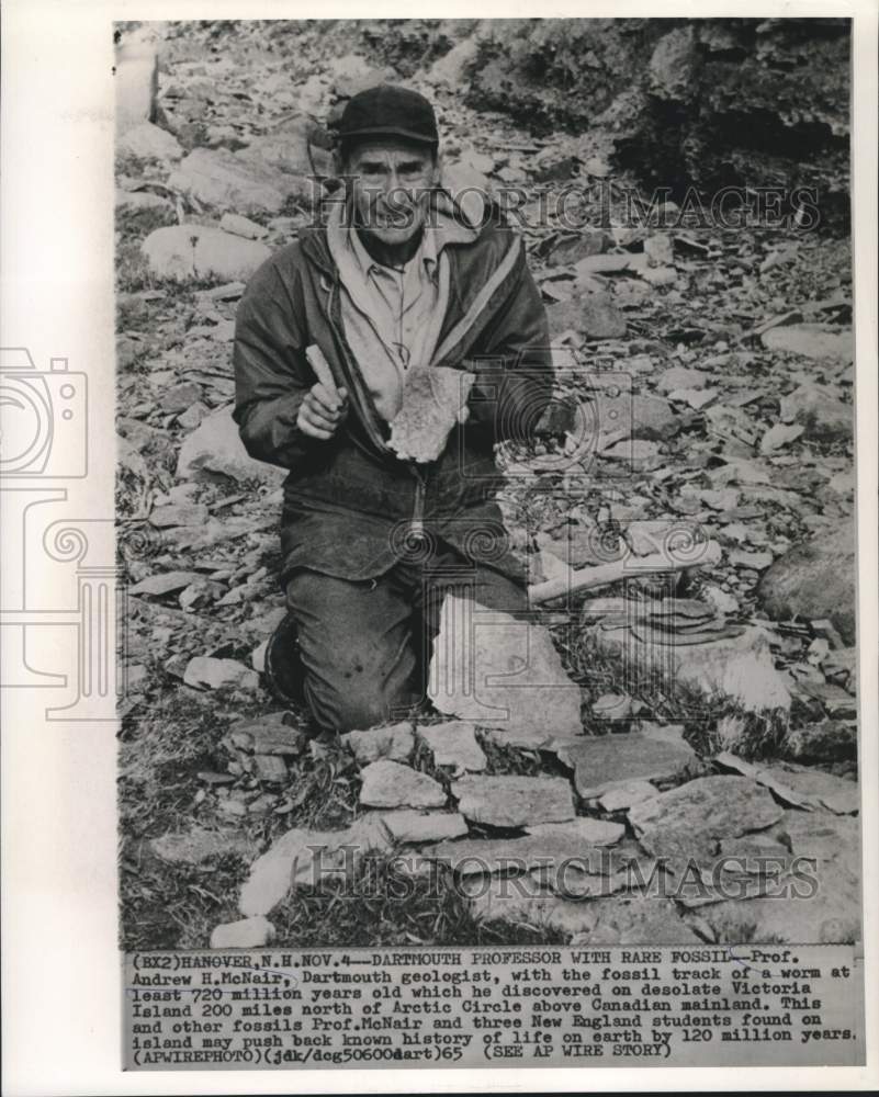 1965 Dartmouth geologist Professor McNair holds worm fossil track - Historic Images
