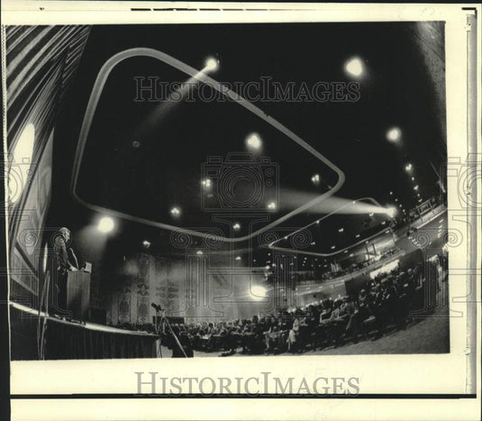 1973 Presidential energy adviser John Love at science symposium - Historic Images