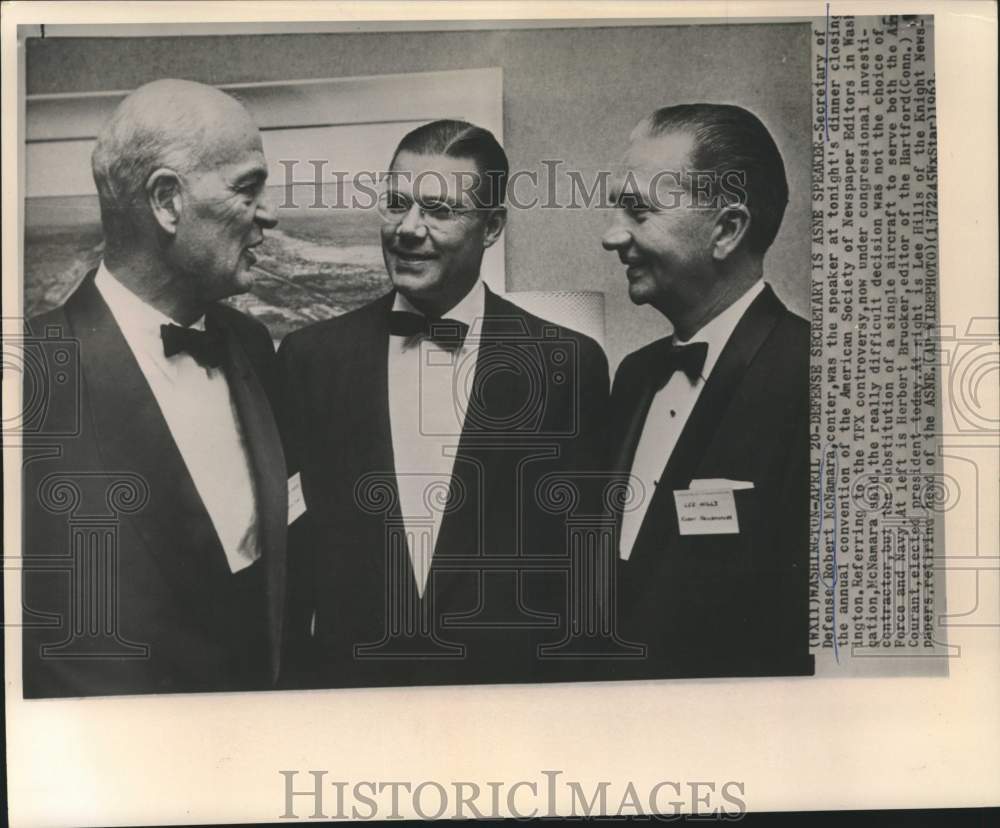 1963 Defense Secretary McNamara with editors at ASNE dinner - Historic Images