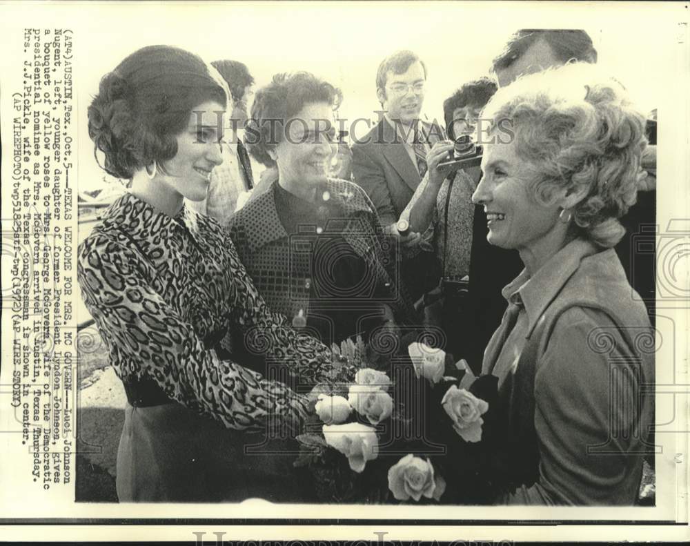 1972 Luci Johnson presents bouquet to Mrs. George McGovern in Texas - Historic Images