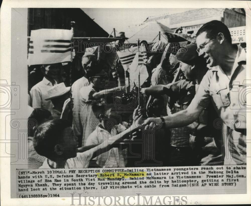 1964 Hon Hae Vietnam village children reach out to McNamara - Historic Images