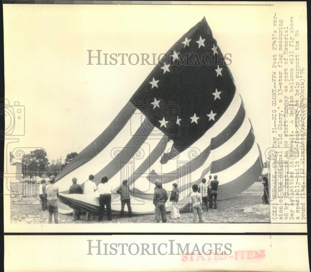 1976 VFW&#39;s Post 2743&#39;s &quot;Old Glory,&quot; part of Memorial Day ceremony - Historic Images