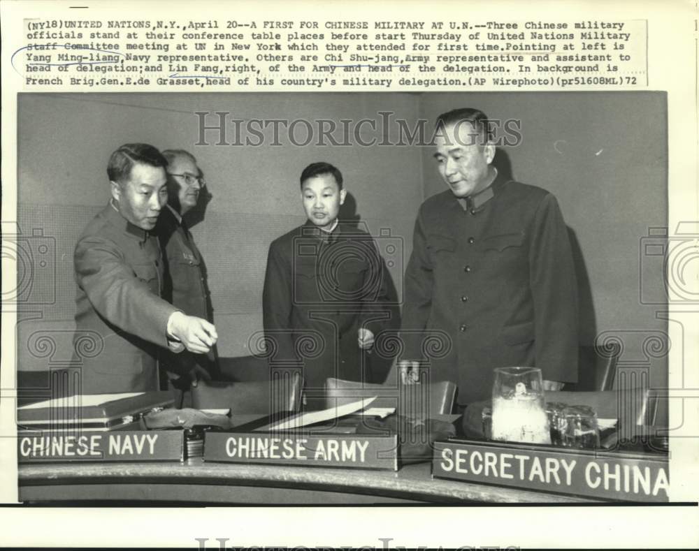 1972 Yang Ming-liang and other Chinese officials at United Nations - Historic Images