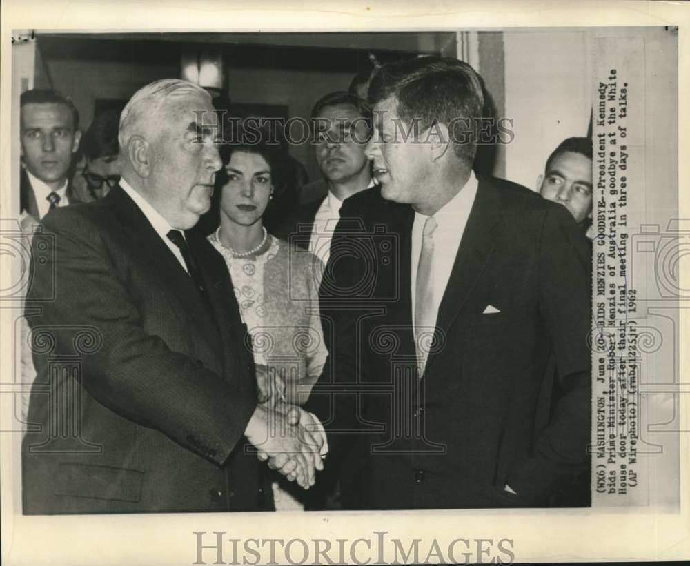 1962 President Kennedy bids Menzies goodbye from White House - Historic Images