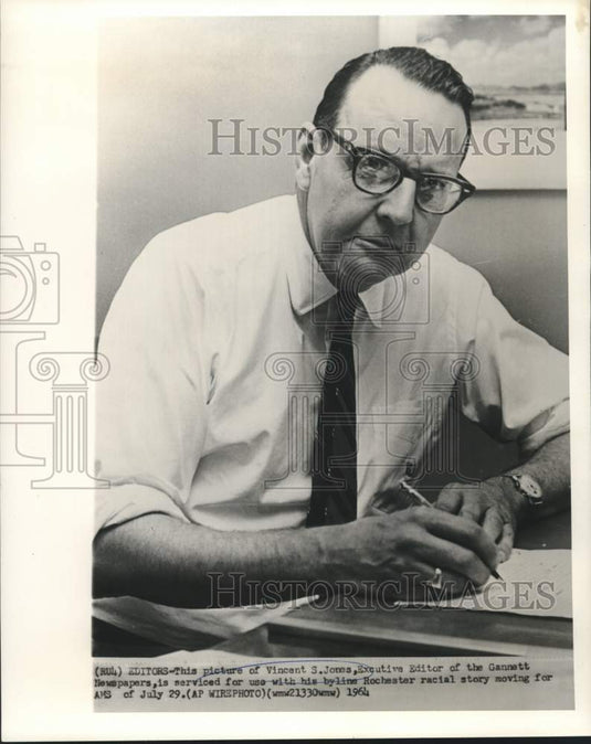 1964 Gannett Newspapers Executive Editor Vincent S. Jones. - Historic Images