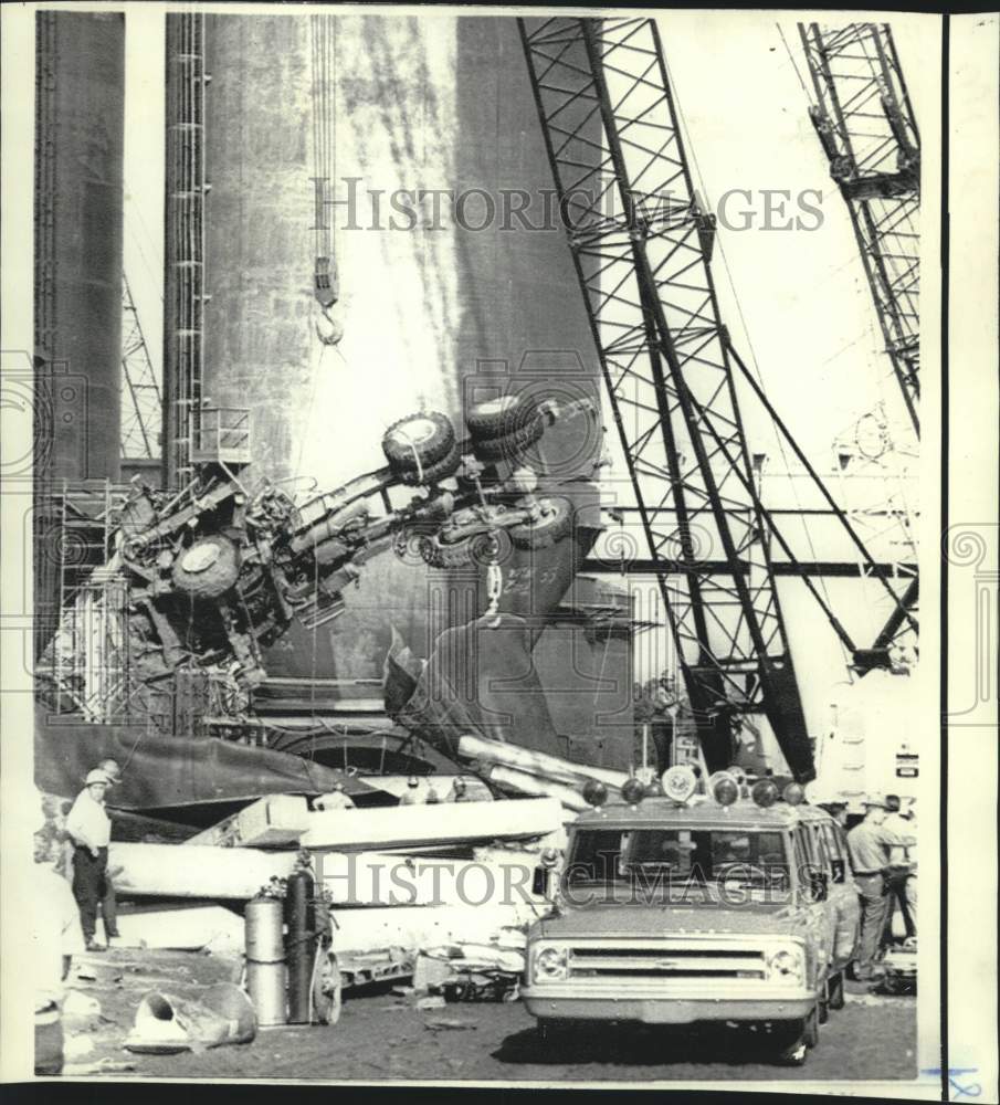 1971 Crane left concrete truck remains in Texarkana - Historic Images