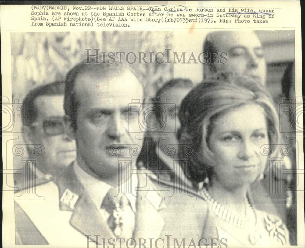 1975 Juan Carlos de Borbon, with Queen Sophia, sworn-in as King - Historic Images