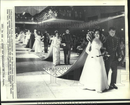 1969 West Point Cadets escort queens at Washington's Mardi Gras Ball - Historic Images