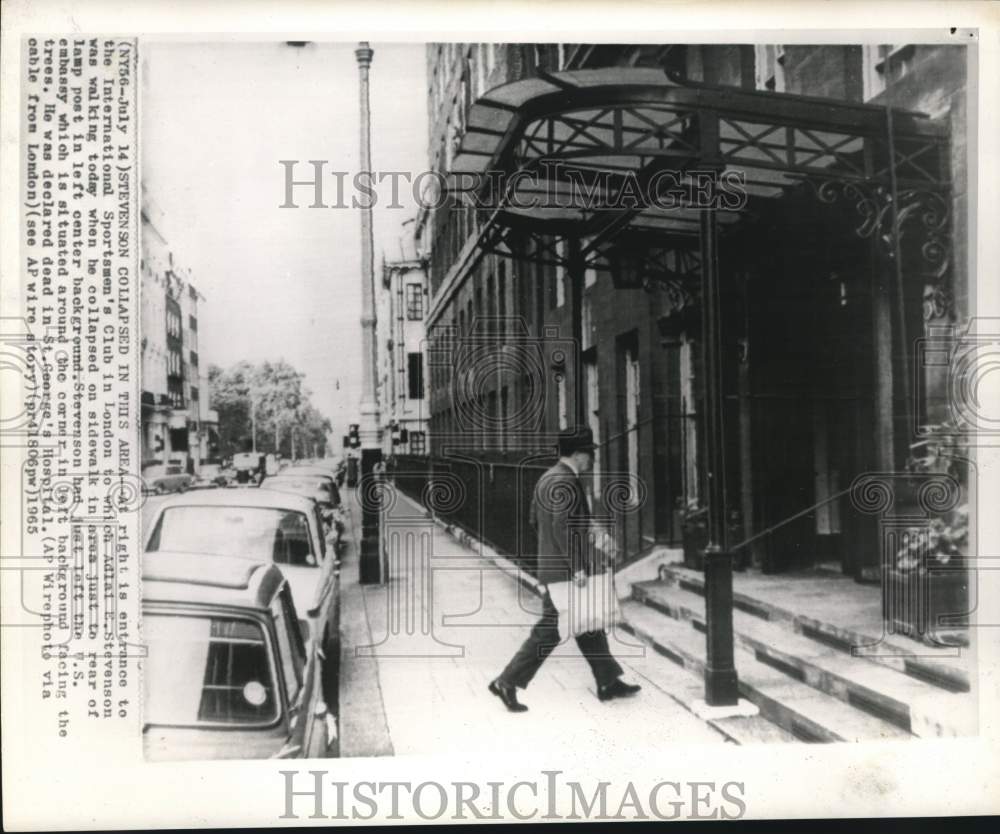 1965 Site where Adlai Stevenson collapsed in the London area - Historic Images