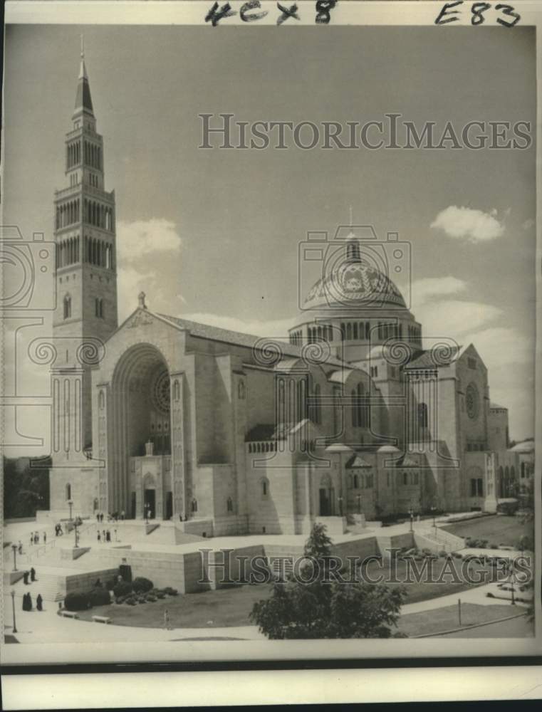 1966 Luci Johnson&#39;s wedding setting at Immaculate Conception - Historic Images