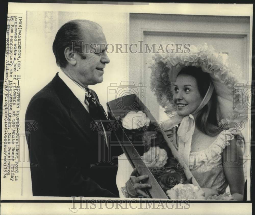 1974 Press Photo Azalea Queen Pam Pennington presents flowers to President Ford - Historic Images