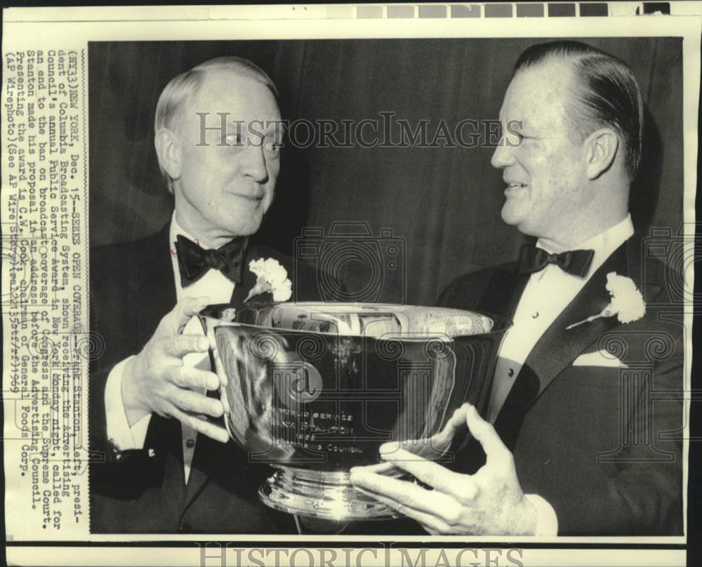 1969 CBS President Stanton presented award in New York by C.W. Cook - Historic Images