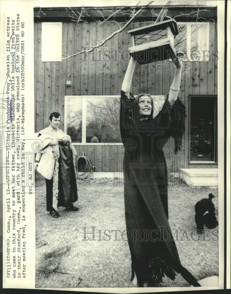 1976 Press Photo Russian actress Victoria Fyodorova Pouy with husband Fred in CT-Historic Images