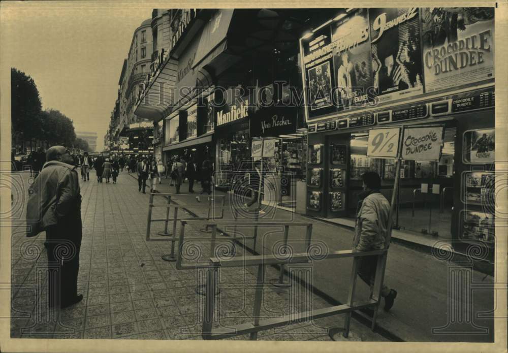 1987 Press Photo Deserted Champs-Elysees cinema marquee in Paris. - now35344-Historic Images