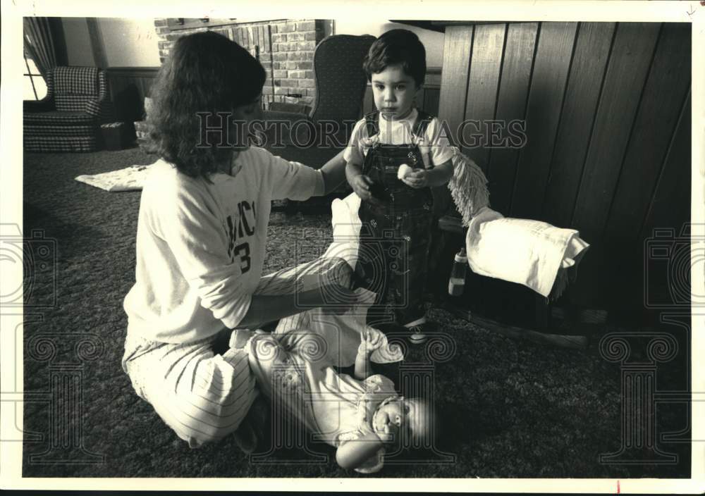 1986 Press Photo Pat Neelan becomes a nanny after 10 years of working in bank-Historic Images