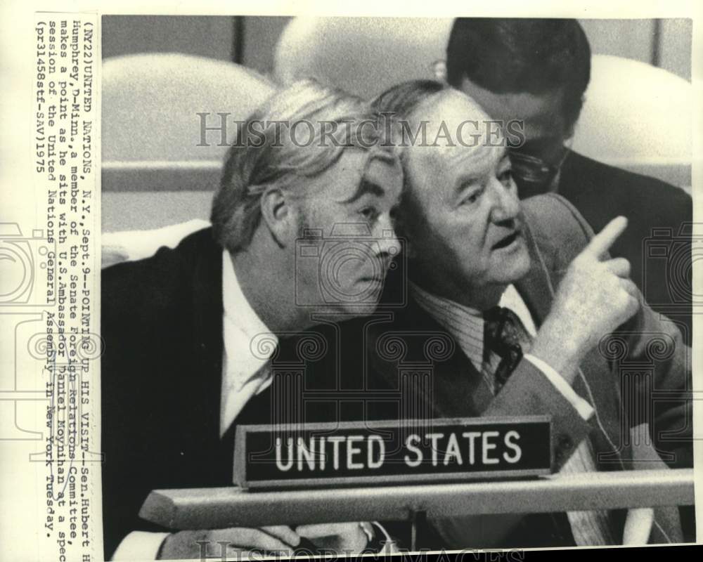 1975 Press Photo Senator Hubert Humphrey and Daniel Moynihan at UN session-Historic Images