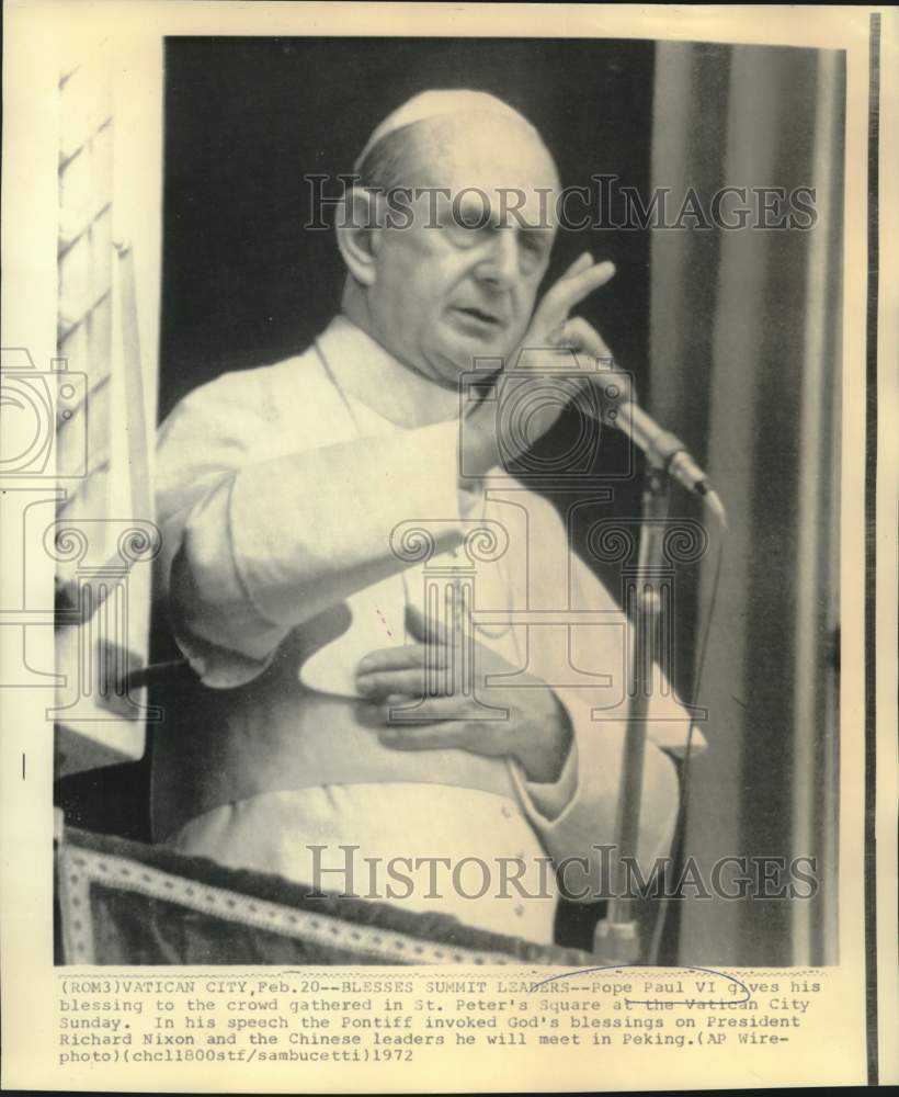 1972 Pope Paul VI gives his blessing to a crowd, St. Peter's Square - Historic Images