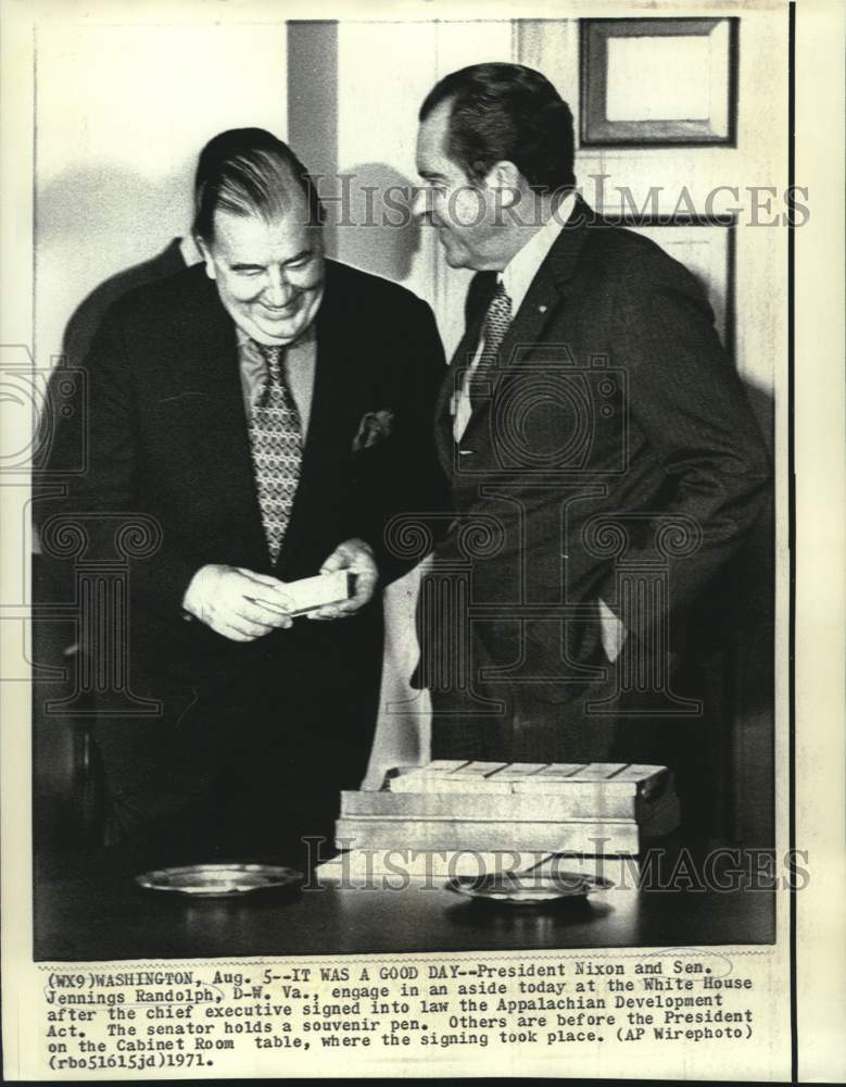 1971 Press Photo Senator Jennings Randolph and Nixon at Washington law signing-Historic Images