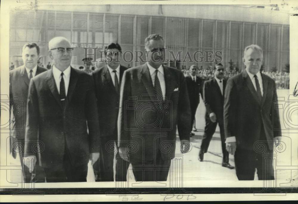 1970 Press Photo Arab Pres. Gamal Abdel Nasser is escorted by Moscow leaders-Historic Images