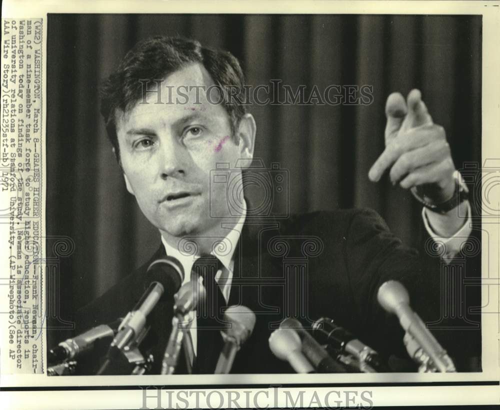 1971 Press Photo Education chairman Frank Newman reports study findings in Wash.-Historic Images