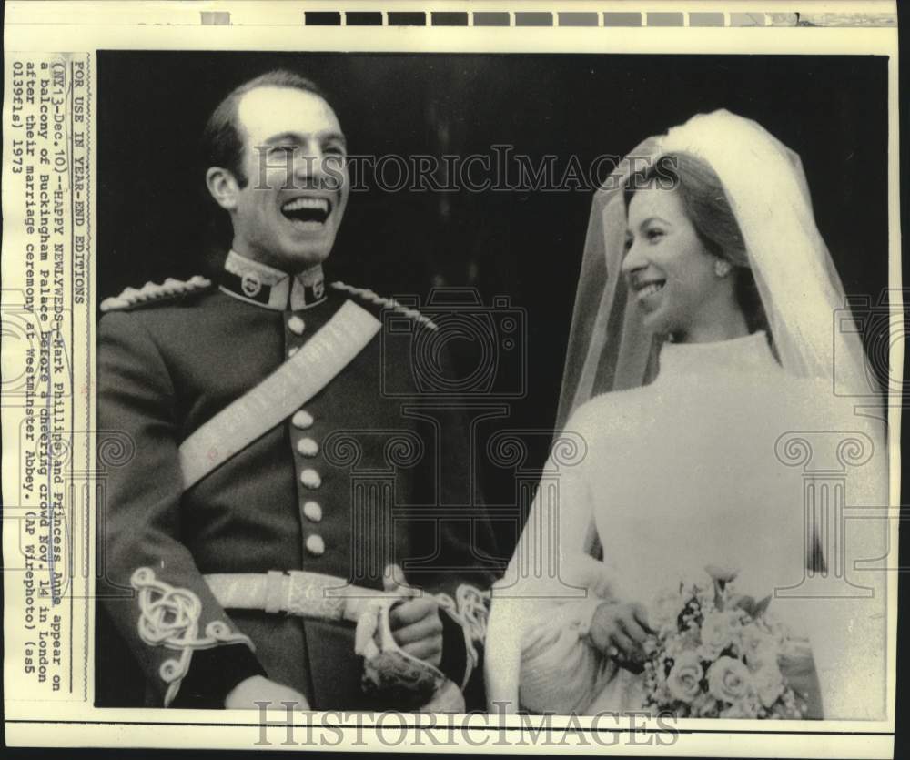 1973 Princess Anne and Mark Phillips before cheering crowd in London - Historic Images