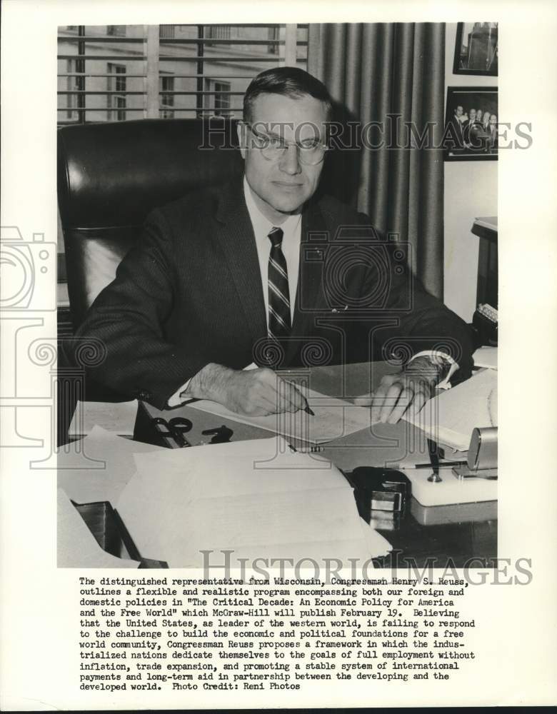 1964 Press Photo Congressman Henry Reuss whose book published by McGraw-Hill-Historic Images