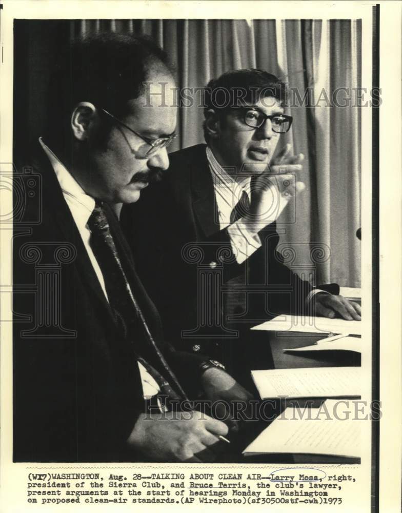 1973 Press Photo Sierra Club President, Lawyer Talk Clean Air, Washington-Historic Images