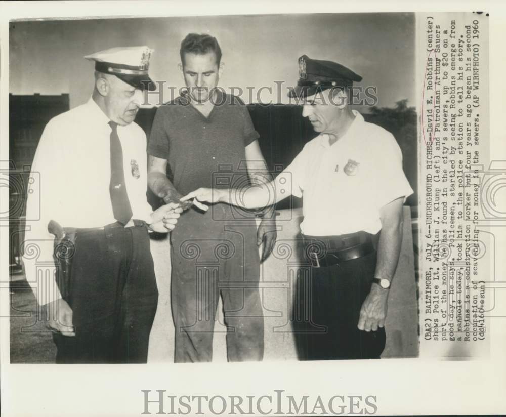 1960 Press Photo David Robbins shows police officers found money from sewers-Historic Images