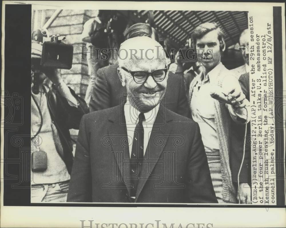 1971 Press Photo Big Four Envoy to Berlin Talks Leaves after 29th Session-Historic Images