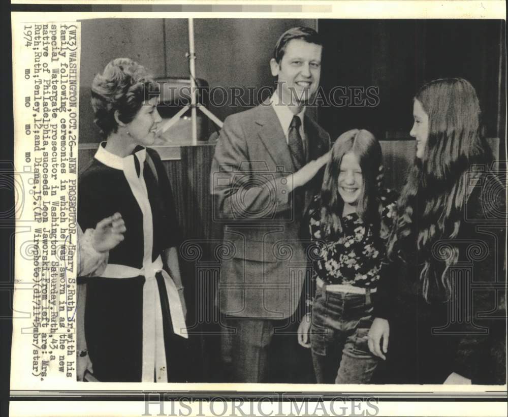 1974 Press Photo Watergate prosecutor Henry Ruth, family celebrate in Washington-Historic Images