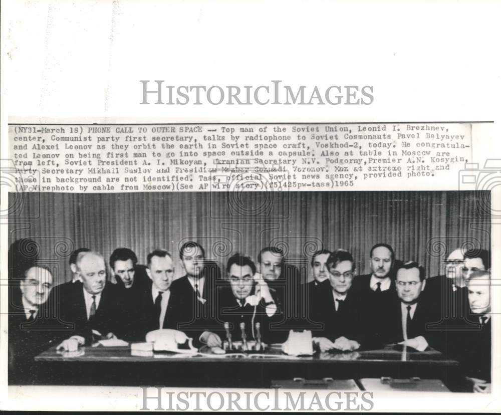 1965 Press Photo Top Soviet Officials Talk to Cosmonauts via Radiophone-Historic Images