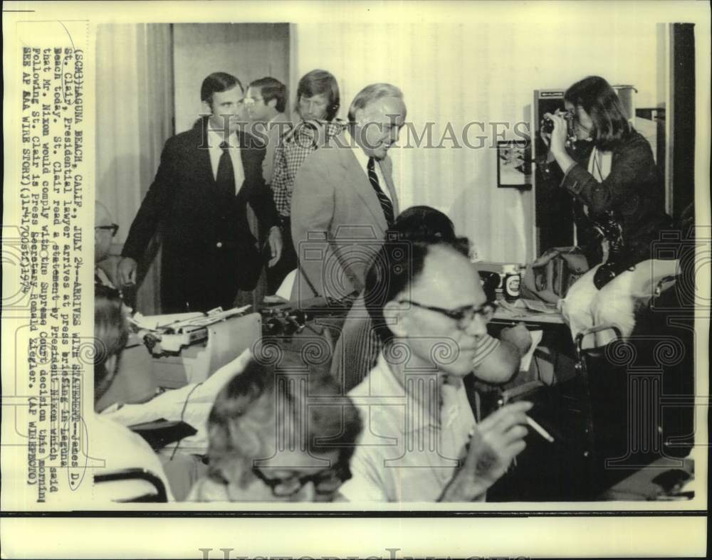 1974 Press Photo White House lawyer James St. Clair at a press briefing, CA.-Historic Images