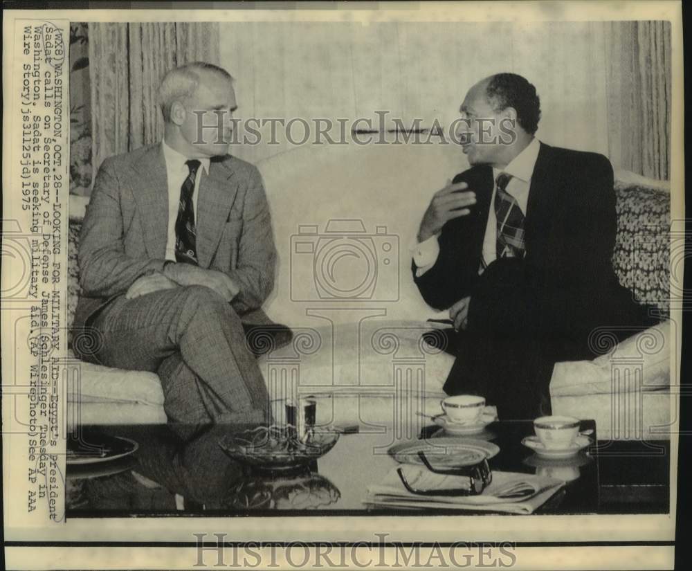 1975 Press Photo Egypt&#39;s President Sadat, Secretary of Defense James Schlesinger-Historic Images