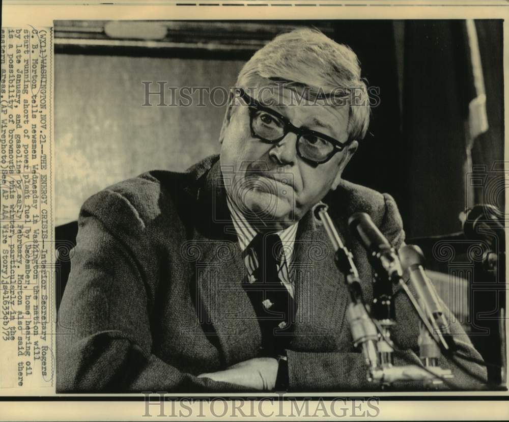 1973 Press Photo Interior Secretary Morton Talks Energy Crisis to Press-Historic Images