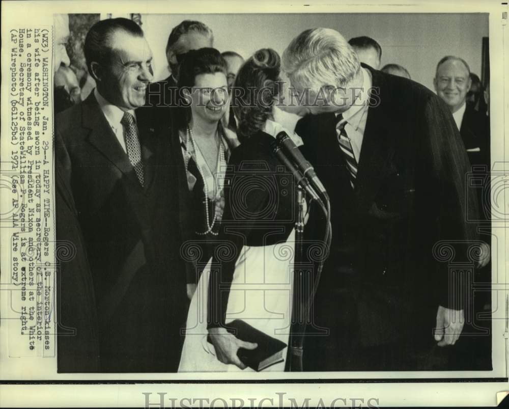 1971 Press Photo Interior Secretary Rogers Morton Kisses Wife at Swearing In-Historic Images